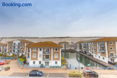 Stylish Seaside Stay – Brighton Marina Views - Image 1