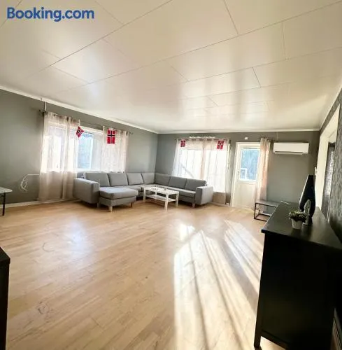 Spacious seaside apartment with balcony - Image 1
