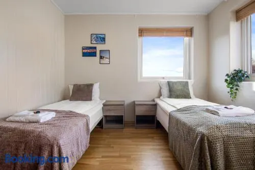 Cozy Studio Close to City, Kitchen & Parking - Image 1