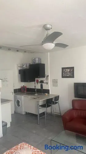 Le Suffren, studio classé ventilé ,wifi, à 100 m de la plage - Image 1
