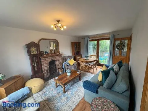 Charming and Cosy Country Cottage with Log Burner - Image 1