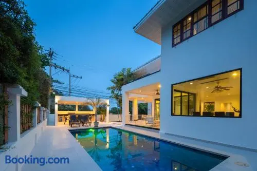 Stunning villa with pool and tropical garden - Image 1