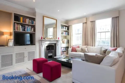 Close to river and park with stunning roof terrace - Image 1