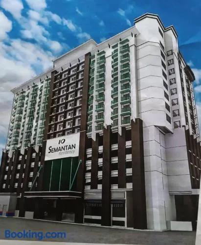 Peninsula Residences All Suite Hotel - Image 1