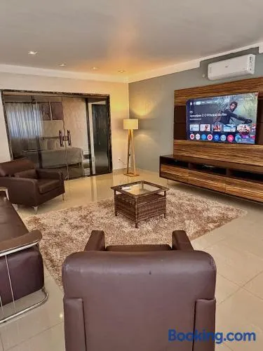 CASA AMPLA e MODERNA com Suíte - Image 1