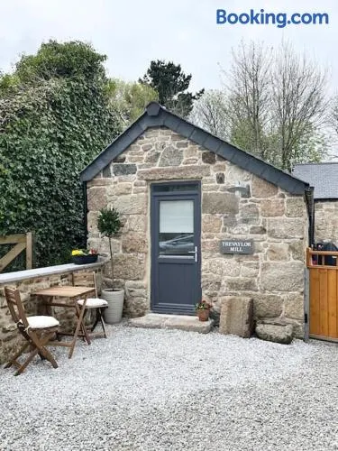 Cosy country getaway, 5 mins from the sea - Image 1