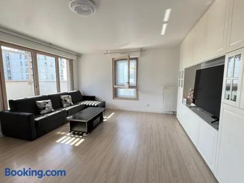 Apts 71M2 with 38M2 terrasse , 10mins to Paris Center, Free Nespresso - Image 1