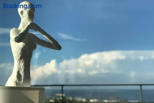 Donna Alba Seaview Penthouse, casa ta de pe plajă - Image 1