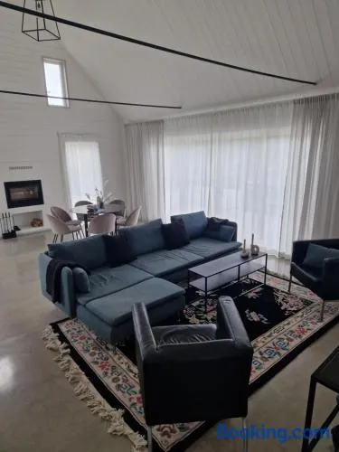 Fräscht spatiöst hus - Image 1