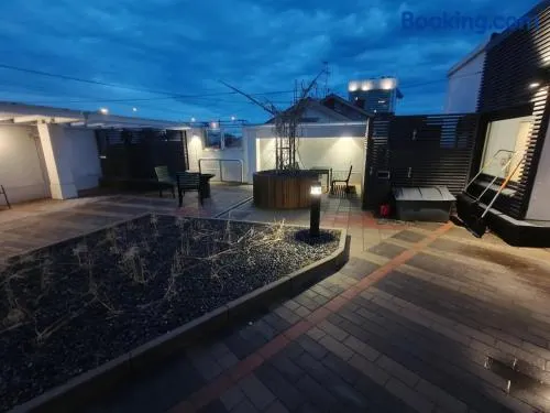 Origo Sky View, ylimmän kerroksen kattavasti varusteltu huoneisto aivan aseman vieressä, Oulun keskustan läheisyydessä - Image 1