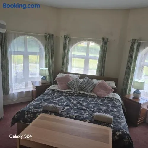 Glenbarrow Lodge - Image 1