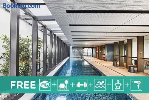 Luxury 3BRM Condo Pool Yoga Gym 2-Carport BoxHill - Image 1