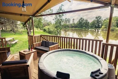 Tente lodge insolite Jacuzzi privatif en pleine nature - Image 1