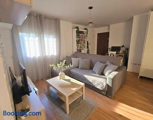 Cozy Apartment near City Center - Image 1