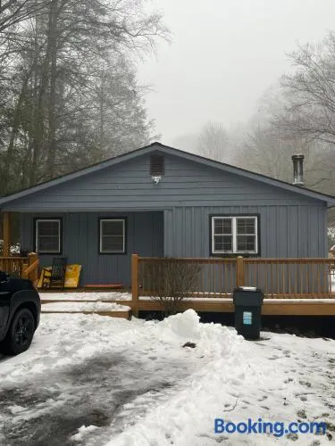 Mountain home in Newland - Image 1