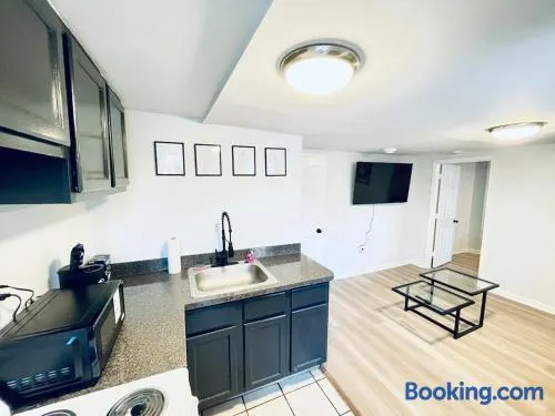 Serene Apartment by CityLux - 10 mins from Airport - Image 1