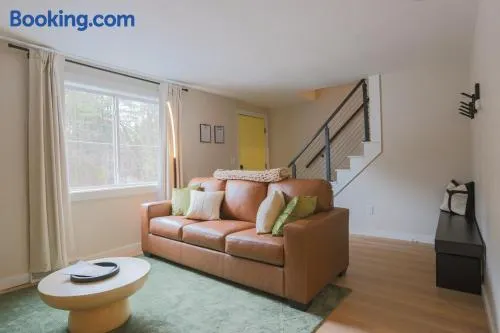 Shoreline Scandi Suite - Townhouse Near Trails - Image 1