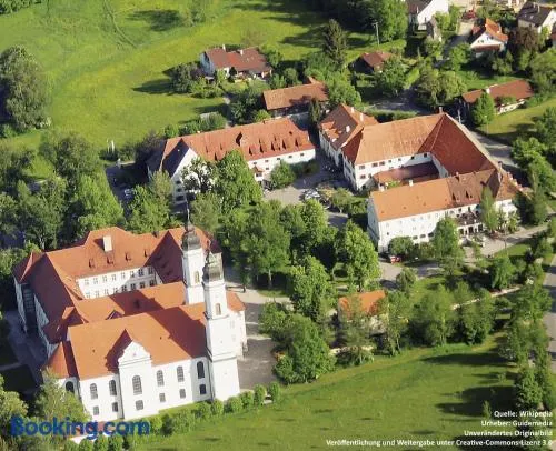 Ferienwohnung KIostermühle Irsee - Parkplätze, Spielplatz, Biergarten, Badesee, E-Auto Ladepunkt - Image 1