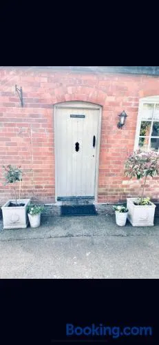STABLE COTTAGE - Image 1