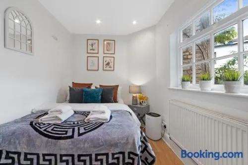 Stylish Apartment - Image 1
