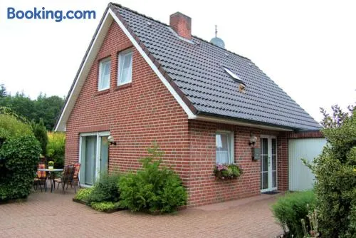Familienorientiertes Ferienhaus mit Grill, Garten und Terrasse | Ideal für Homeoffice | Haustierfreundlich - Image 1