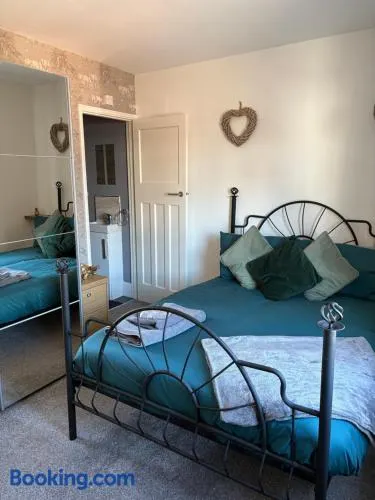 Valeries House 4 Bed 2 Bath close to beach - Image 1
