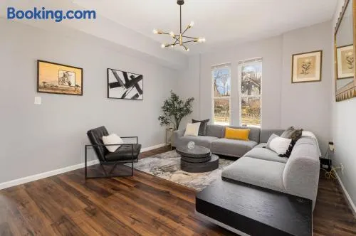 Downtown Views-Prime Location! - Image 1