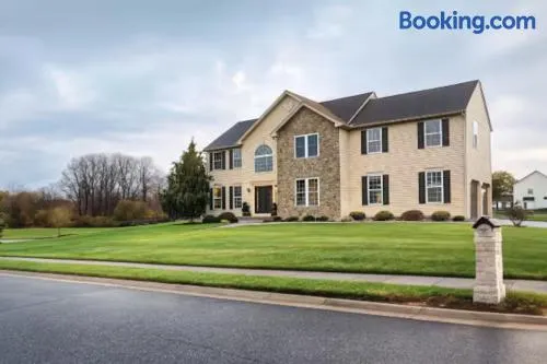 Elegant Spacious Family Gem 20 Min to Wilmington - Image 1