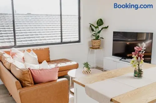 Entire Unit 02 Rooms 04 King Single Beds 11 kms to Goldcoast Airport - Image 1