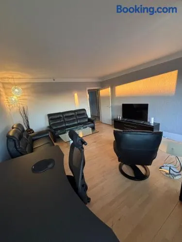Luxury Apartment with Balcony, King Bed Free Parking 10 Min to Copenhagen Centre - Image 1