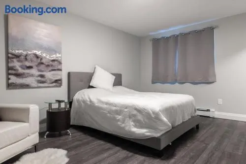 ENTIRE BACHELOR UNIT EN-SUITE UPTOWN WATERLOO - e5 - Image 1