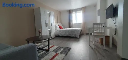 Studio Grand Confort à Houilles - Image 1