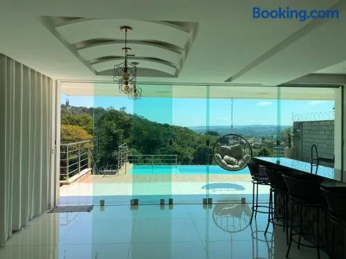 Sobrado piscina bem localizado 5 min do Flamboyant - Image 1