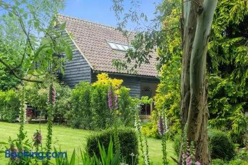Attractive 2 storey, 2 bedroom barn in Long Melford - Image 1