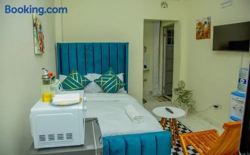 Turquoise Studio with free WIFI - Image 1