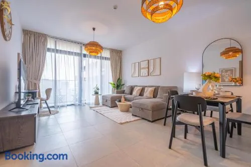 Chic 1BR Oasis -City Stylish Retreat - Image 1