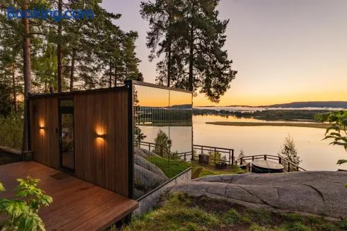 The WonderInn Mirrored Glass Cabin - Wonderinn Delta - Image 1