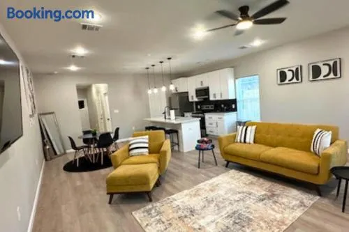 Family-Friendly 3BR Home in NE Houston - Image 1