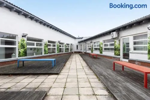 Chambre chez l'habitant avec terrasse et internet haut débit | Vue jardin | Adaptée au travail à distance | Avec animaux admis - Image 1