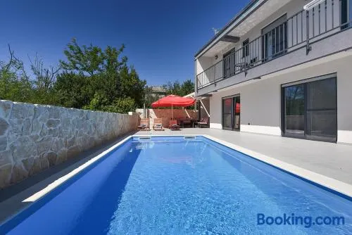 Maison de vacances avec piscine privée, terrasse et barbecue | Vue nature - Image 1