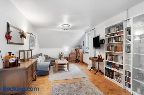 Schöne Dachgeschoss Wohnung - Image 1