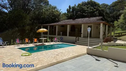Linda Chácara com Piscina e WiFi para até 20 hóspedes - Image 1