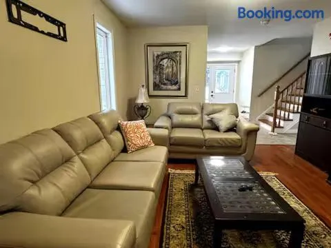 4 Bedroom Southend Guelph Homes for your entry Family - Image 1