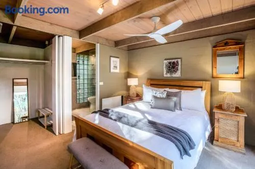 Coastal Couple Retreat - Gas Log Fireplace - Sleeps 2 - Ocean Grove - Image 1