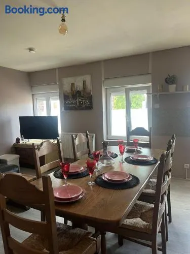 Appartement calme, emplacement stratégique, proche de toutes commodités, de l'autoroute, valenciennes, lille, Belgique, wifi, Netflix, parking Gratuits, lave linge, sèche linge - Image 1