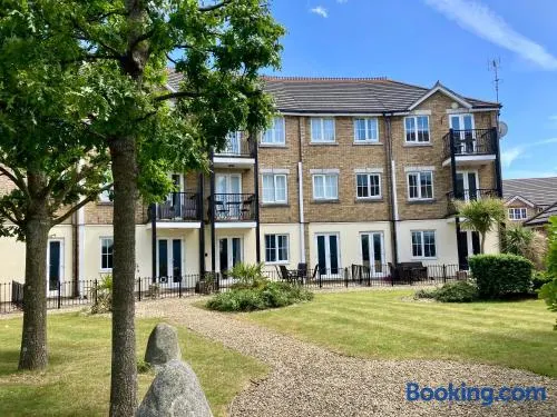 Eastbourne Long Beach View, Sovereign Harbour Apartment, Exceptional - Image 1