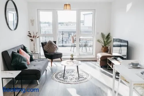 Oakgrove Apartment - 2 Bedroom with Terrance and private parking - Image 1