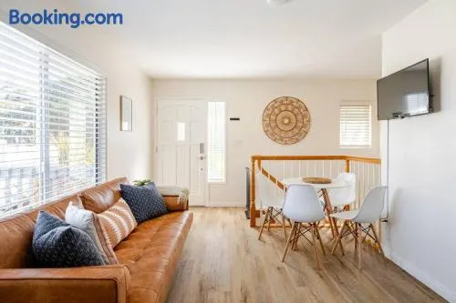 Beacons Beach Cottage - Image 1