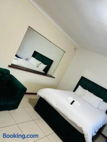 AFRICAN HAVEN GUEST HOUSE BnB GOODWOOD - Image 1