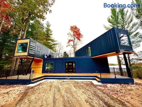 Unique 3-bed Lakefront Container Home - Image 1